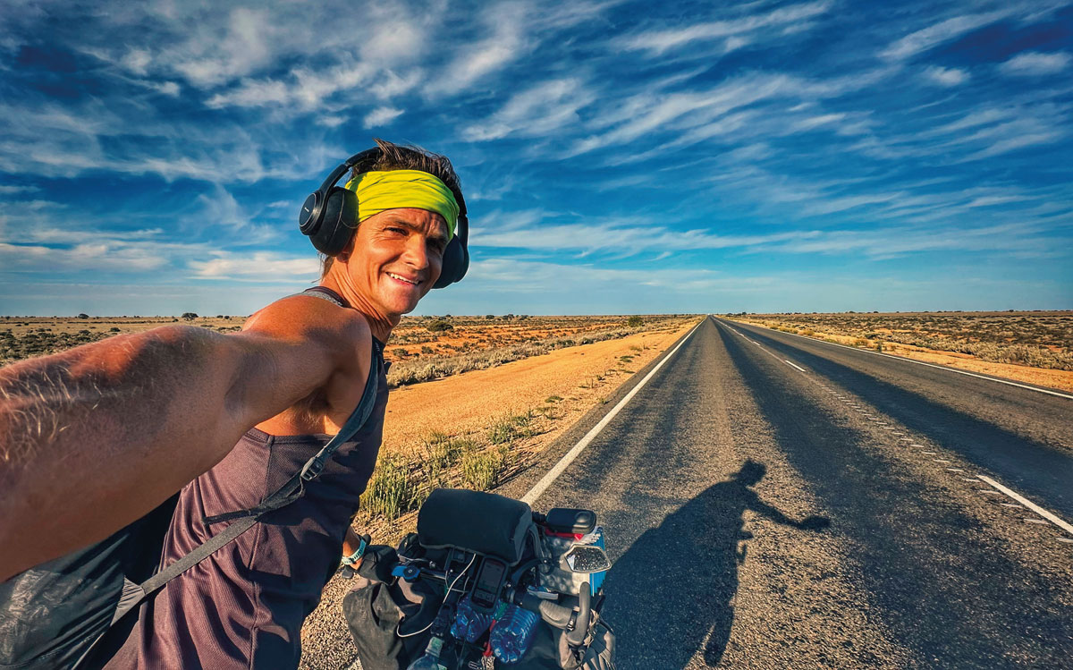 Nicolai Bangsgaard på løbehjul tværs over Australien
